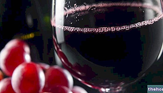 червено вино - алкохол и спиртни напитки