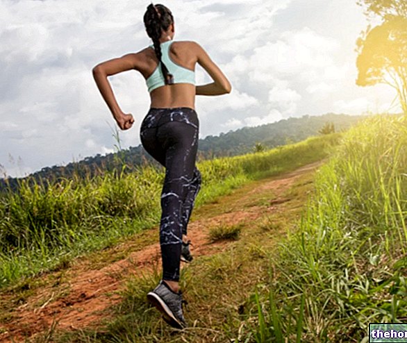야외에서 달리기를 위한 옷차림 방법 - 운동하다