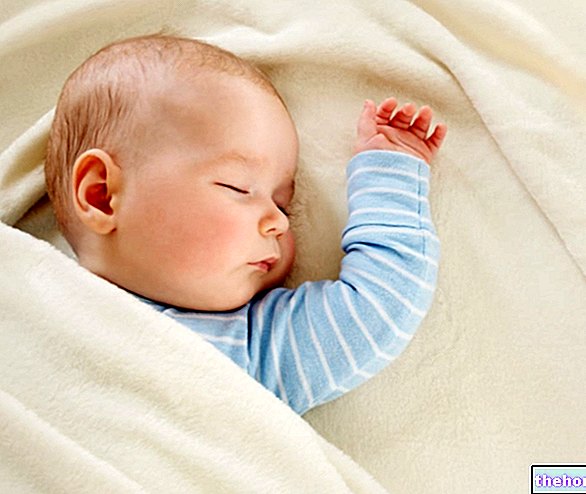 Vastasyntynyt vauva nukkuu - vauvan terveys